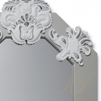 Овальное зеркало в раме (белое с серебром) 80 x 50см коллекции Mirrors (Лимитированная серия) бренда Lladro