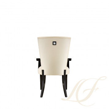 Стул с подлокотниками 