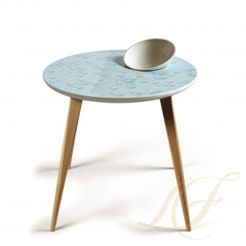 Стол с чашей 