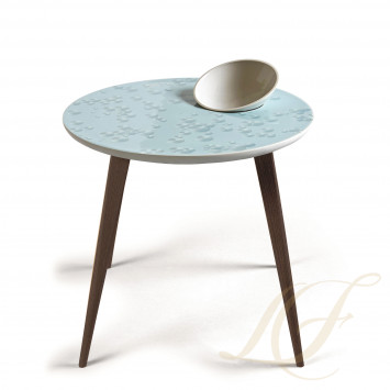 Стол с чашей 