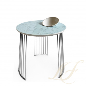 Стол с чашей 