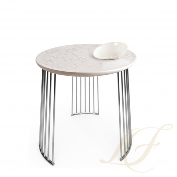 Стол с чашей 