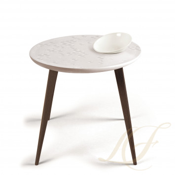 Стол с чашей 