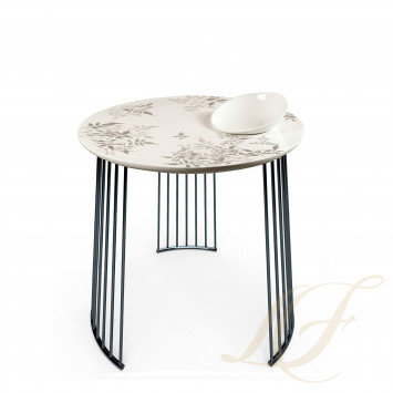 Стол с чашей 