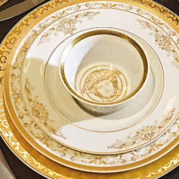 Столовый сервиз на 6 персон коллекции Medusa Gala бренда Rosenthal Versace