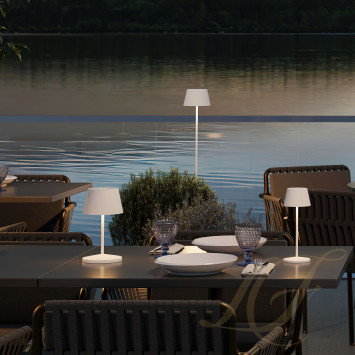 Напольный светильник LED с зарядной станцией 