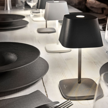 Настольная лампа LED с зарядной станцией 