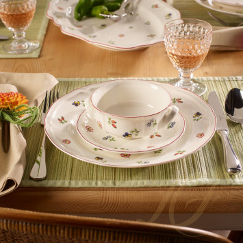 Столовый сервиз на 6 персон коллекции Petite Fleur бренда Villeroy & Boch