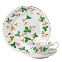 Набор из тарелки закусочной 20см и чашки чайной с блюдцем коллекции Wild Strawberry бренда Wedgwood