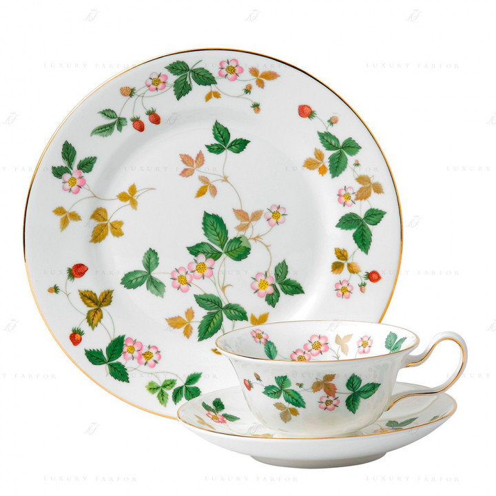 Набор из тарелки закусочной 20см и чашки чайной с блюдцем коллекции Wild Strawberry бренда Wedgwood